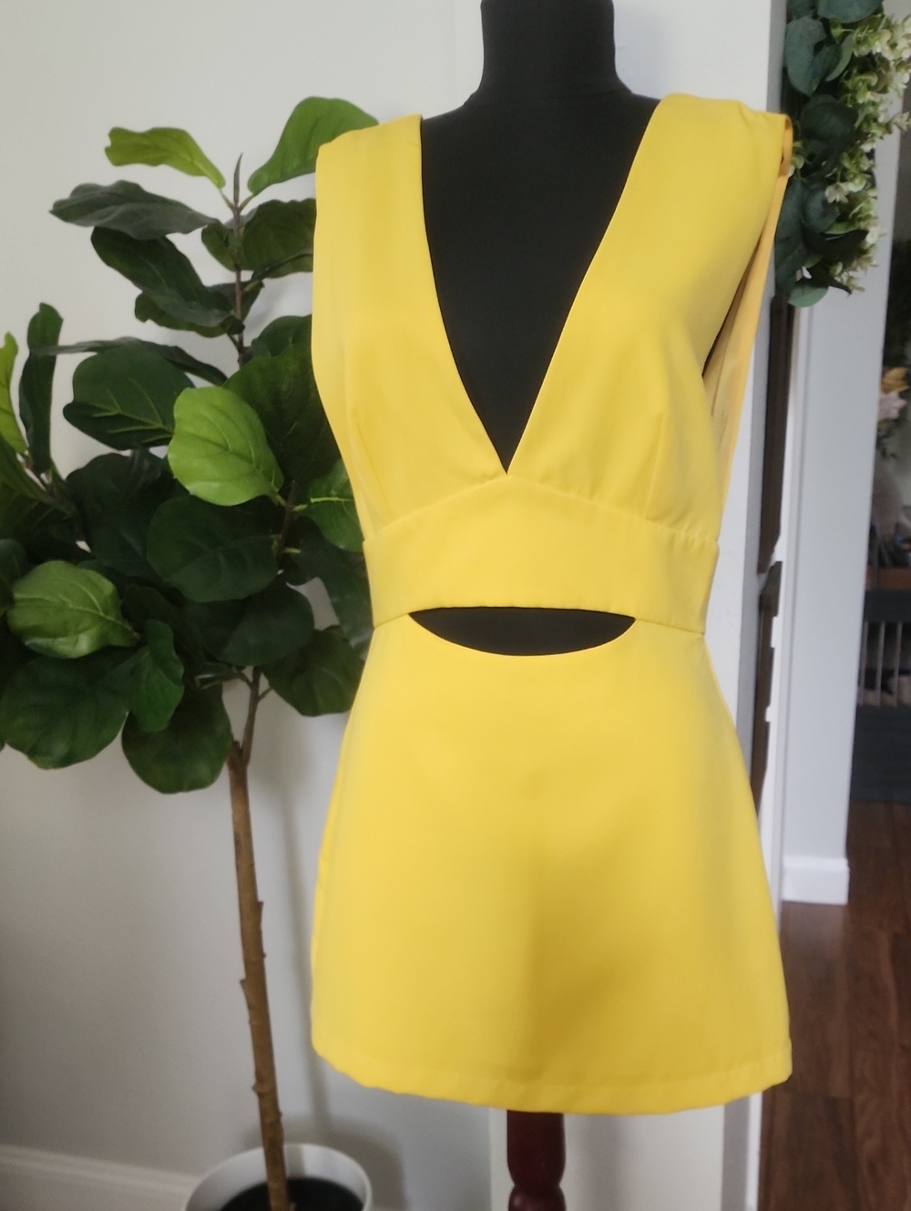 Sleeveless Yellow V-Neck Cutout Mini Dress